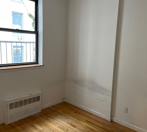 5th image of 309 E 78th St APT 5R