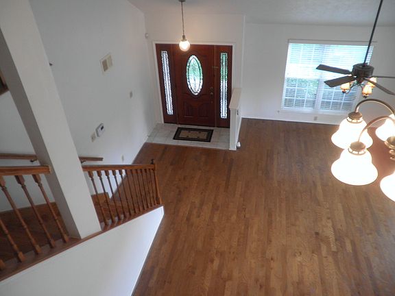 5th image of 16342 Chimneystone Dr