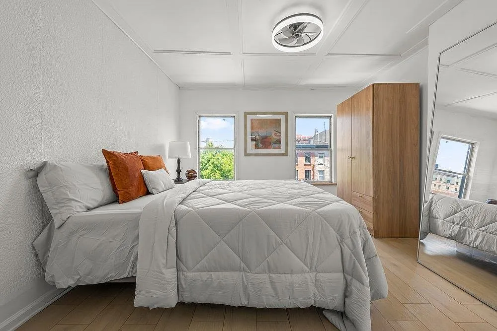 Studio, $3,300 — Photo 2