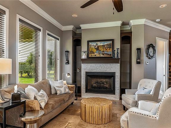4th image of 136 Saint Andrews Cir