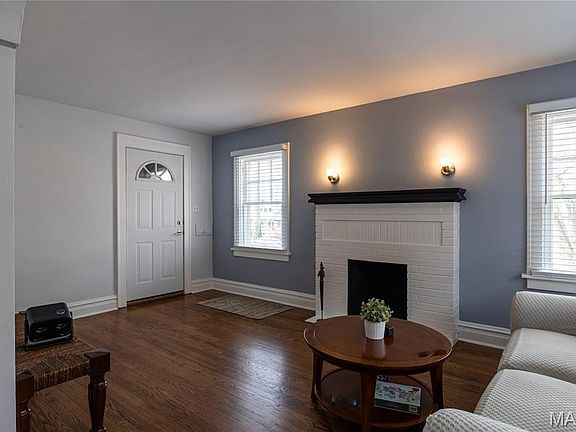 4th image of 2460 Hartland Ave