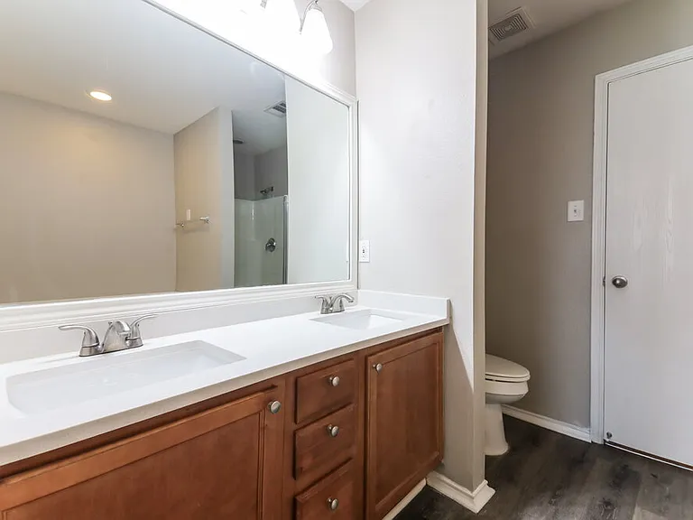 1107 Caroline Dr — Photo 12