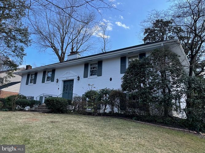 1st image of 1011 Emerald Dr
