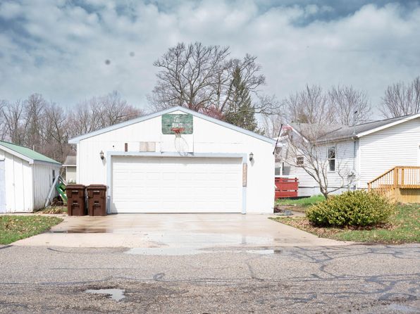 4045 W Stanton Rd, Edmore, MI 48888