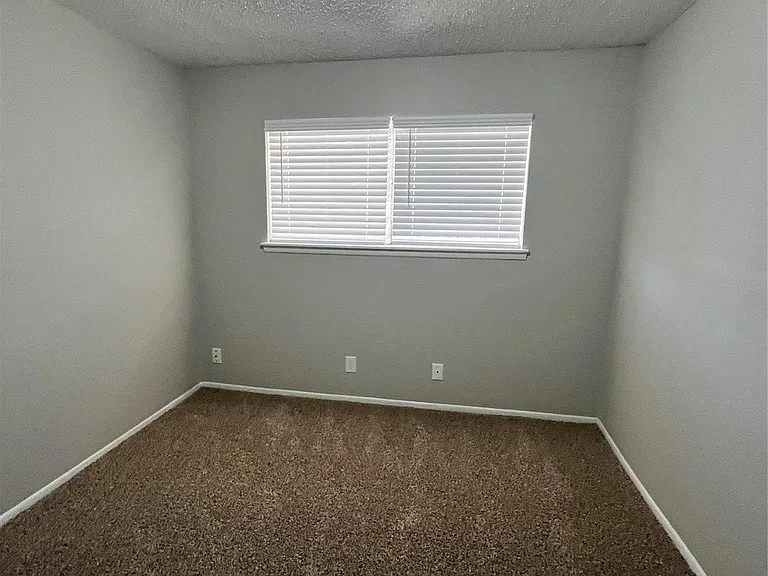 22318 Meadowgate Dr — Photo 15