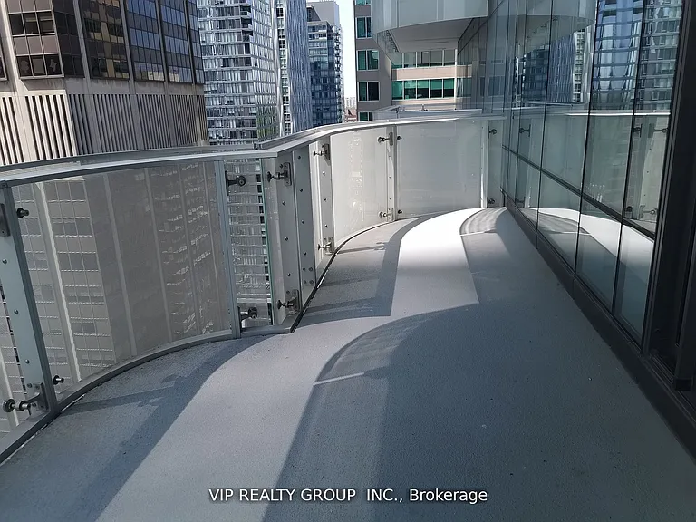 1 Bloor St E #2209 — Photo 12