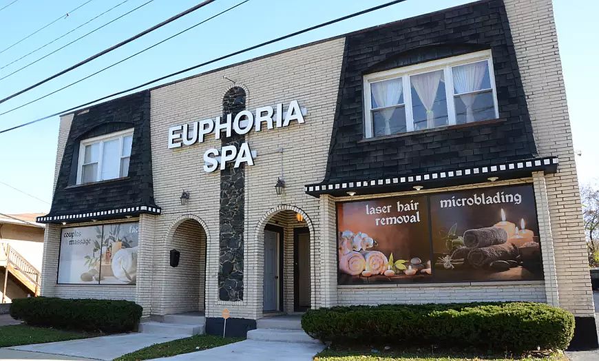 . Located in a high-visibility area, the entrance is easily identifiable with clear signage and a clean, contemporary design. The well-maintained exterior ensures that your clients feel confident and impressed before they even step through the door.