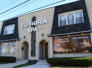 8855 S Roberts Rd, Hickory Hills, IL 60457