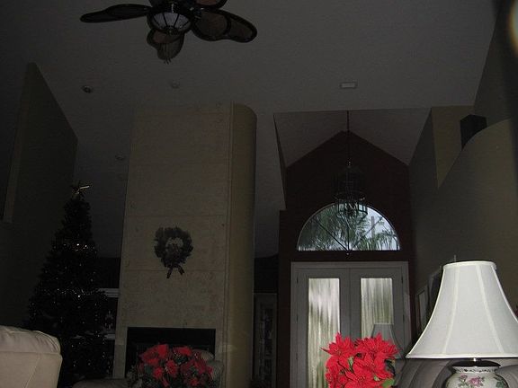 front door / Fireplace 