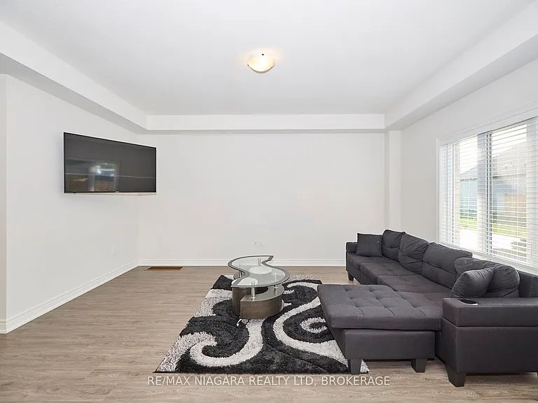3595 Carolina Ct — Photo 8