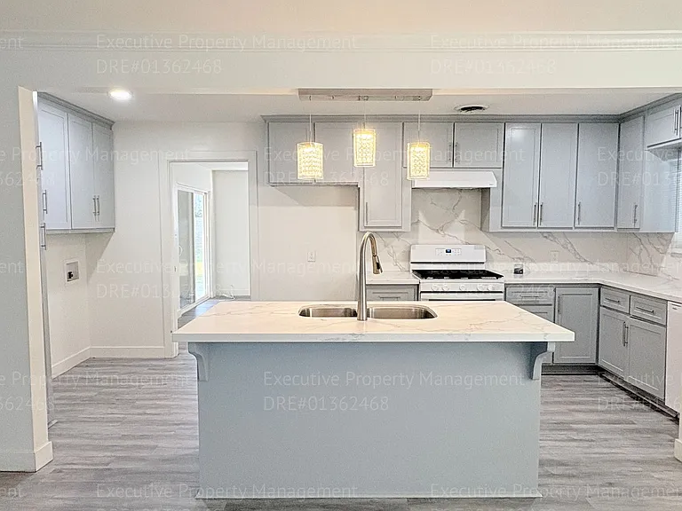 2238 Lindora St — Photo 12