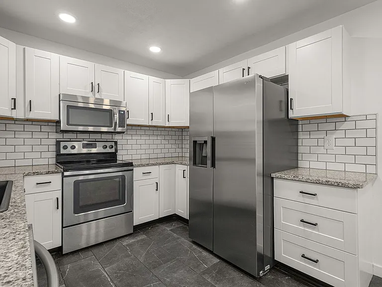 806 Michael St — Photo 9