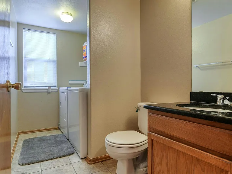 16279 Hedgeway Dr — Photo 17