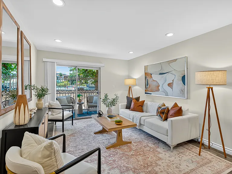 1125 Pico Blvd — Photo 4