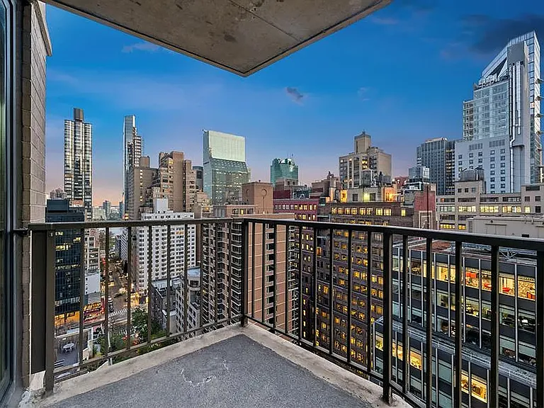 212 E 47th St #23G — Photo 3