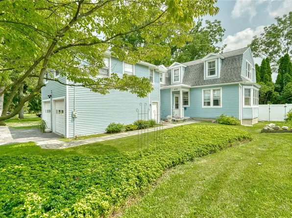 4572 Saint Paul Blvd, Rochester, NY 14617