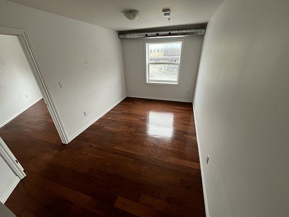 4th image of 720 Princess St #204