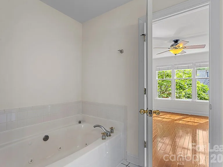 1192 Hampton Gardens Ln — Photo 22