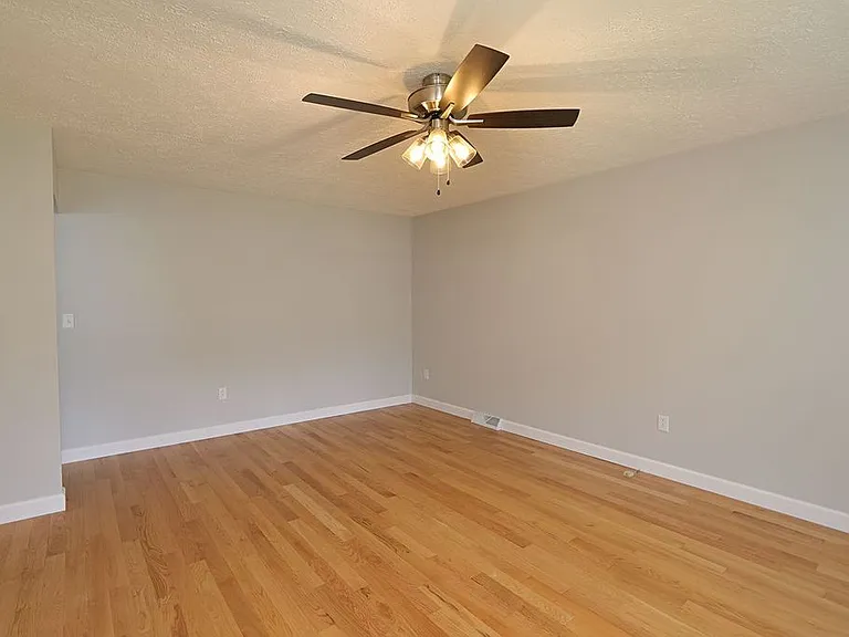 Parkview Dr — Photo 15