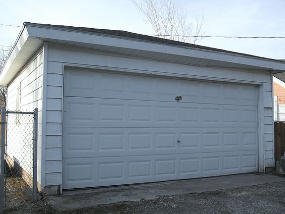 Detached 2 Car Garage