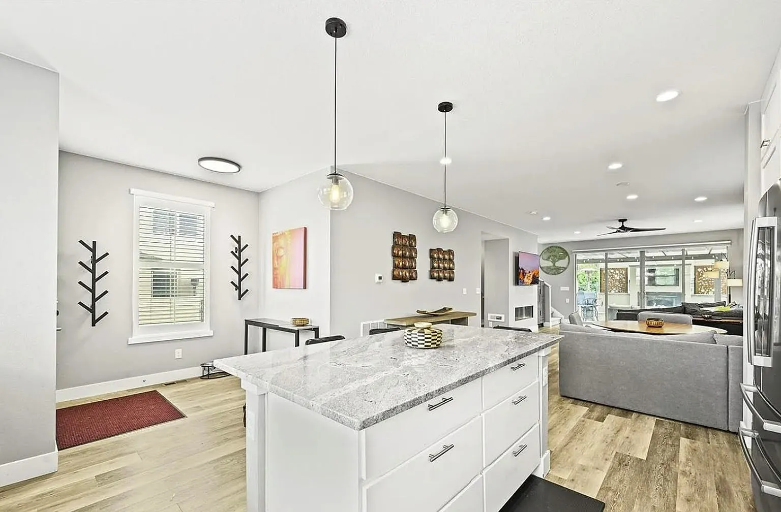 4 bed, 3.5 bath, 2722 sqft, $4,000 — Photo 4