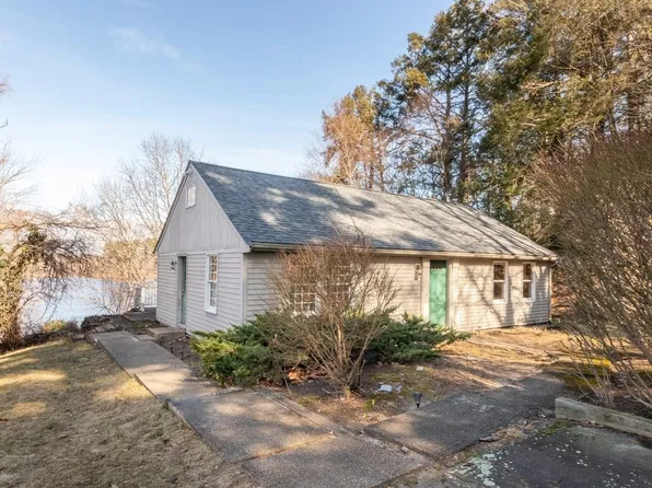 4 Grove Ave, Norfolk, MA 02056