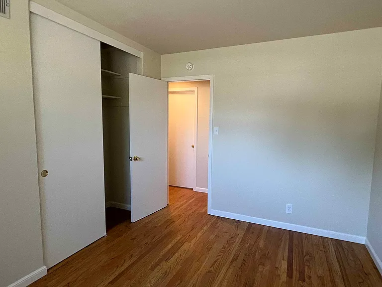 2000 Santa Cruz Ave — Photo 4