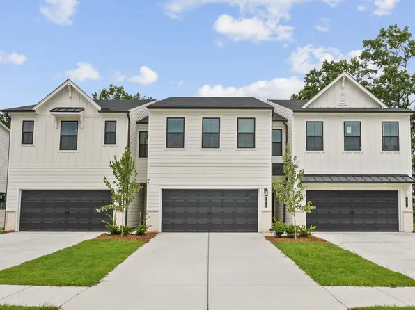 7517 Clover Ln, Flowery Branch, GA 30542