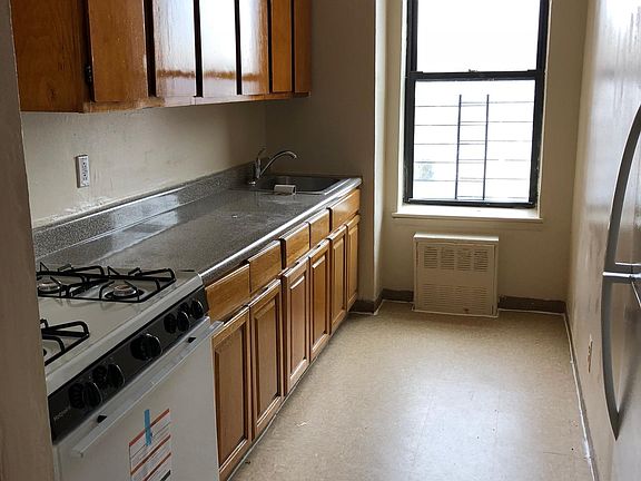 3rd image of 1504 Longfellow Ave APT 4A