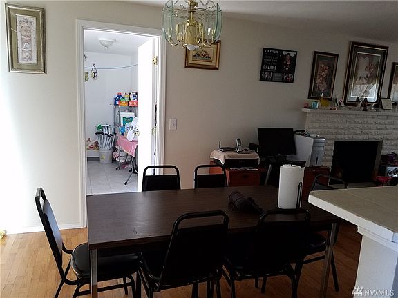 5th image of 1014 183rd St SW