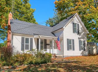 212 W Henry St, Flushing, MI 48433