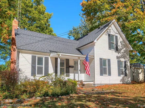 212 W Henry St, Flushing, MI 48433
