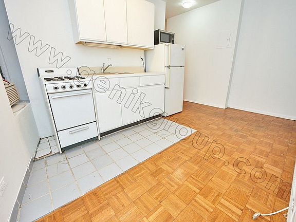 3rd image of 20 King St #1