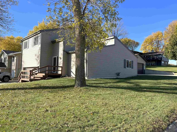 715 W 8th St N, Estherville, IA 51334