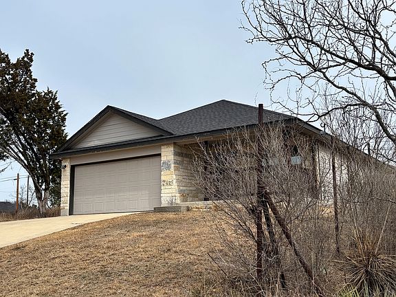 3rd image of 655 Oak Ln