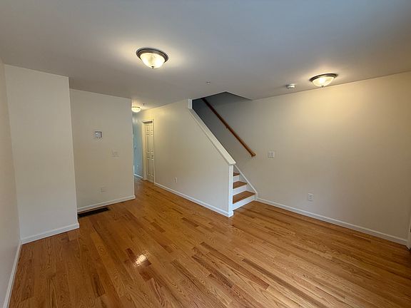 4th image of 283 Lake St Unit B