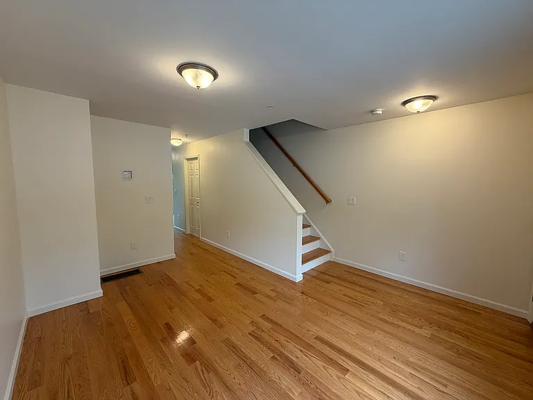 283 Lake St #B — Photo 4