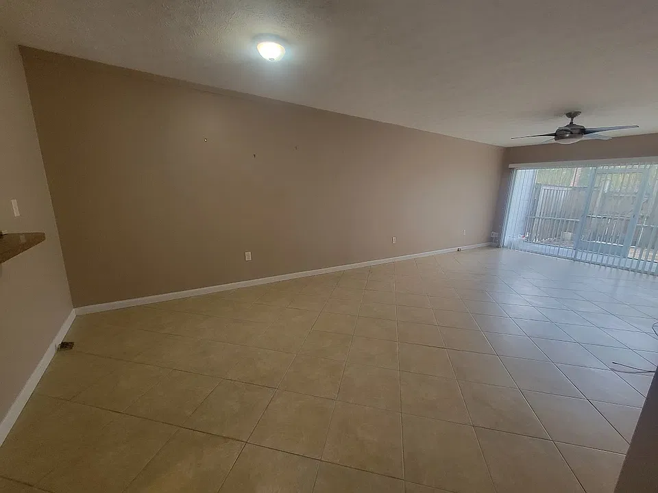 4975 San Jose Blvd #102