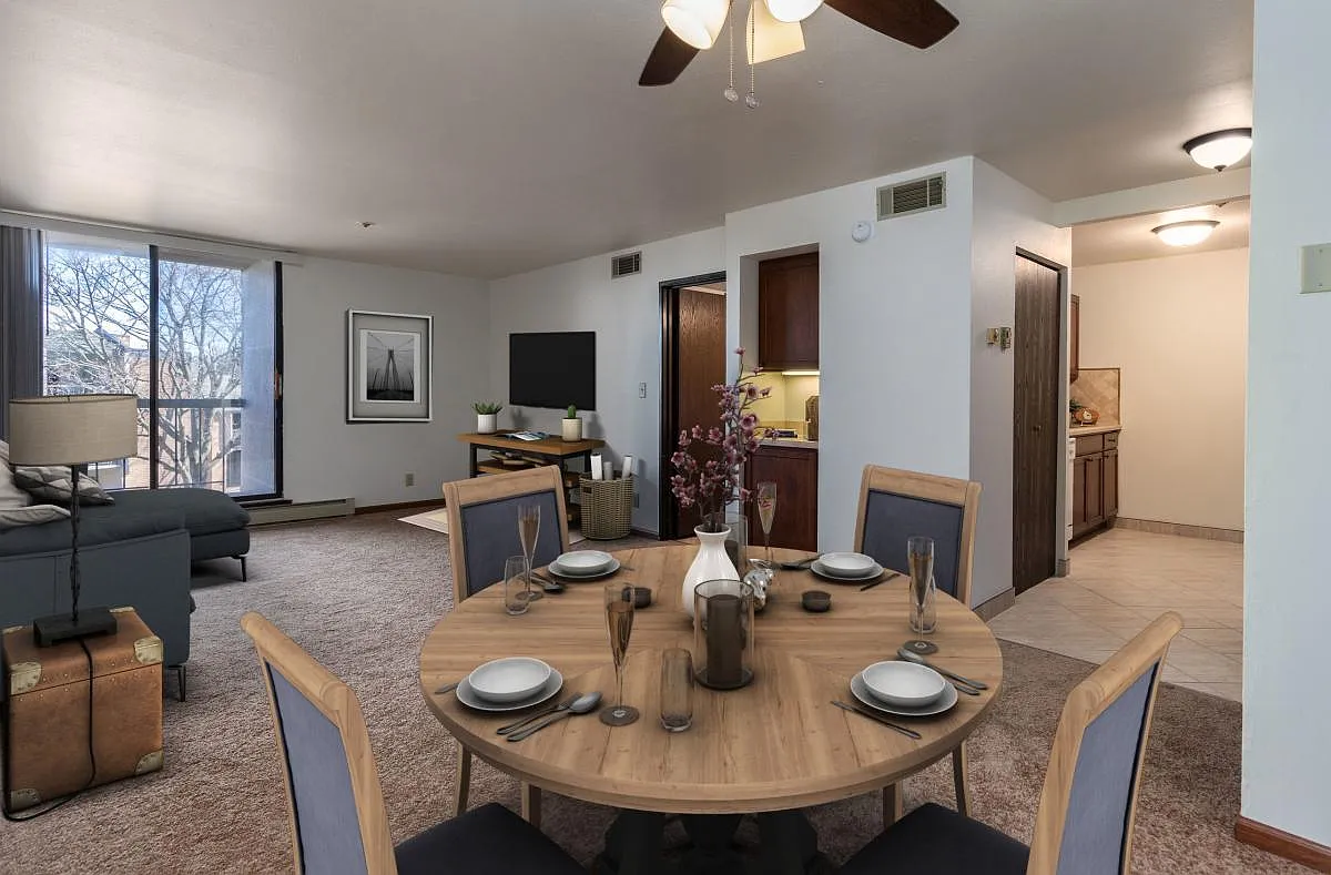 Park Plaza Apartments — Photo 4