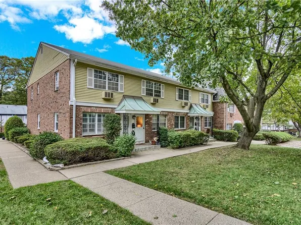 165 Parkside Dr, Suffern, NY 10901