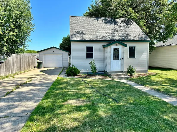 107 C St, Marshall, MN 56258