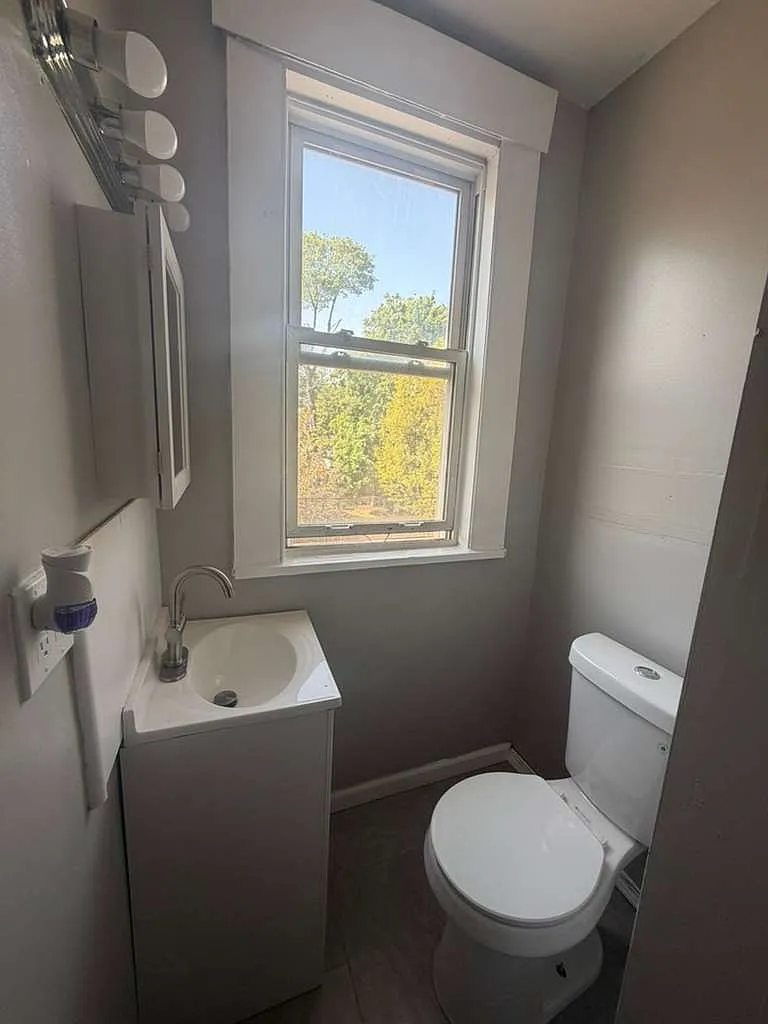 Building Photo - 70 Shelton Ave #2L