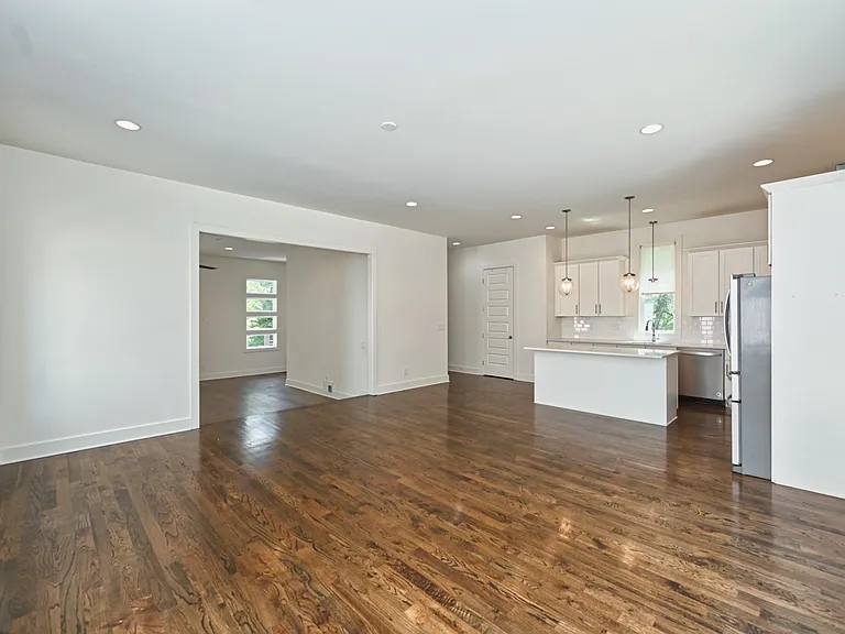 407B Moore Ave — Photo 10