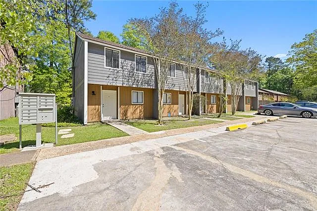 2 bed, 1.5 bath, 1238 sqft, $1,300 — Photo 2