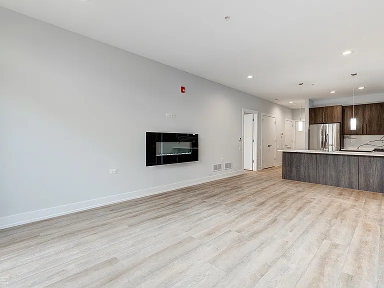 2813 W Belmont Ave #304 — Photo 7