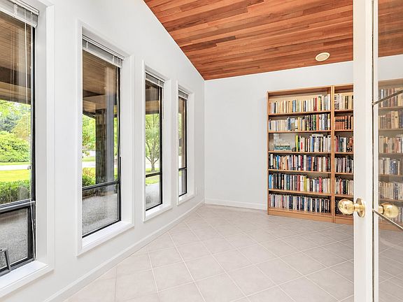 5th image of 2910 Chantrell Pl