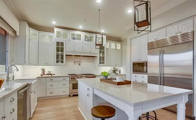 Beautifully designed gourmet kitchen