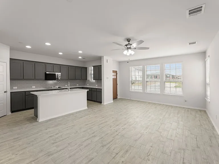 4511 Avion Dr — Photo 4