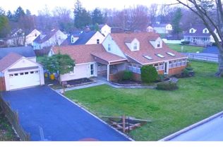 614 Meadow Ln, Oreland, PA 19075