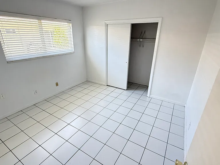 4201 NE 21st Ave — Photo 6
